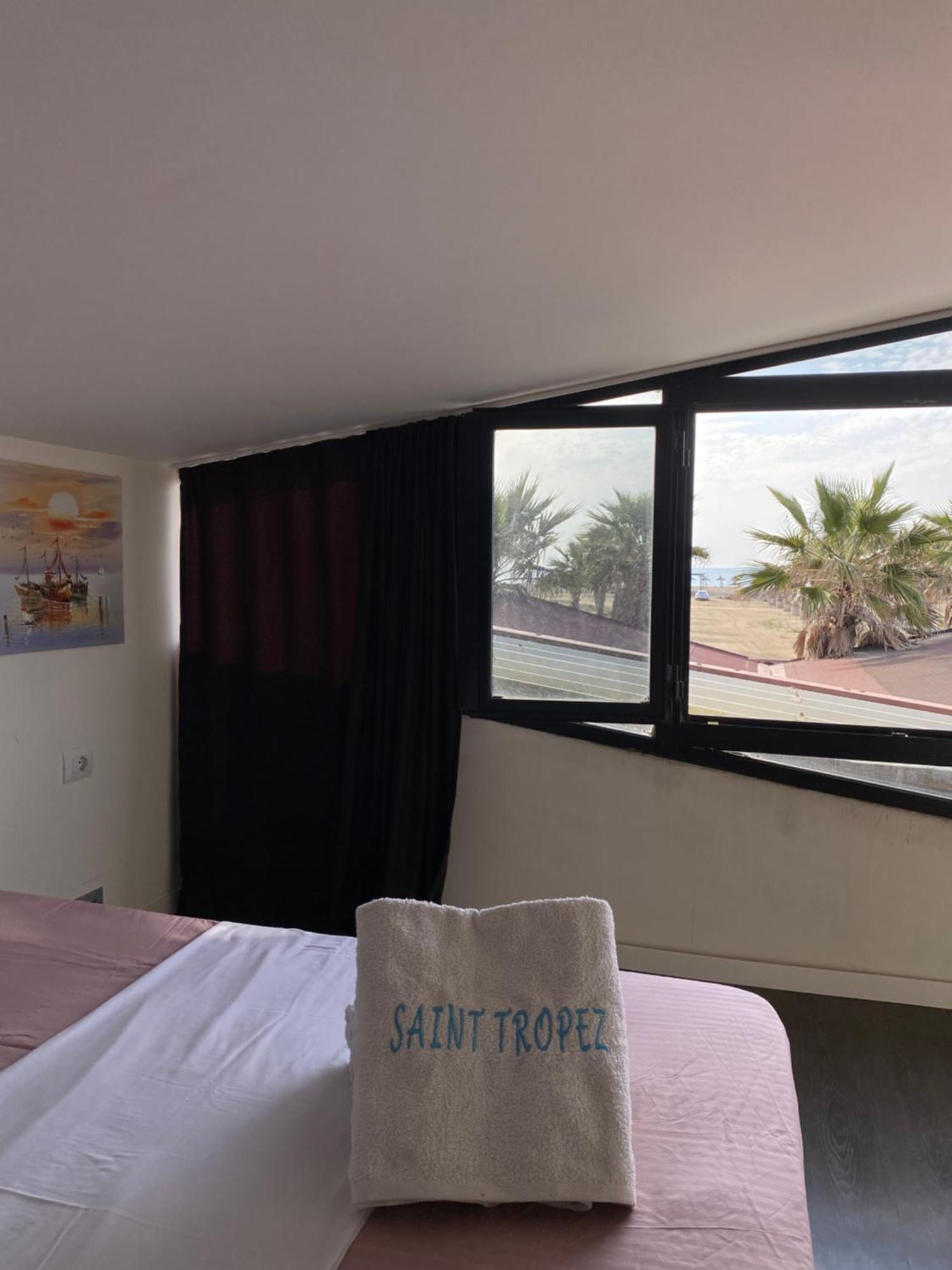 ホテル Saint Tropez Durres Bisht Kamez エクステリア 写真