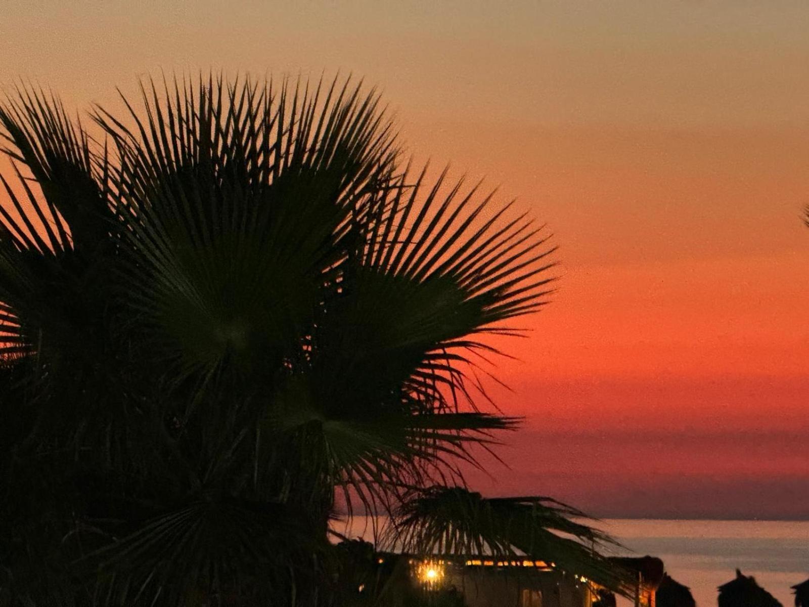 ホテル Saint Tropez Durres Bisht Kamez エクステリア 写真